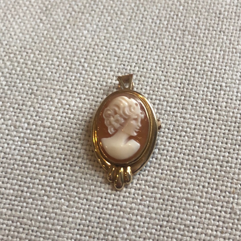 Dainty 14K Milor Vintage Cameo Pendant